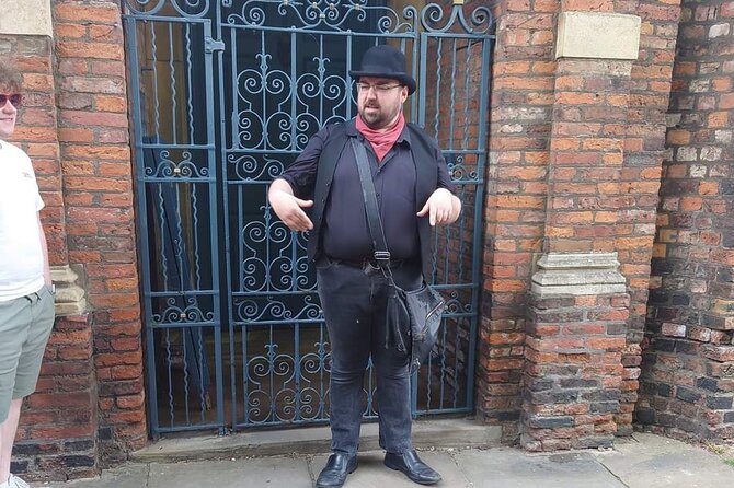 Shadows of York: Ghost Walk and Horrible History. - Storytelling style: theatre, humour, and pacing that keeps it fun