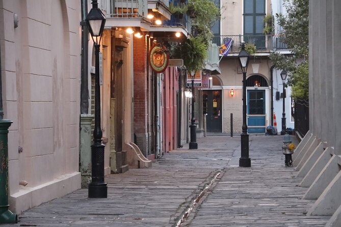 Spirits: New Orleans Cocktail & Ghost Tour - Night Walking Tips for Comfort (and Better Photos Without the Gimmicks)