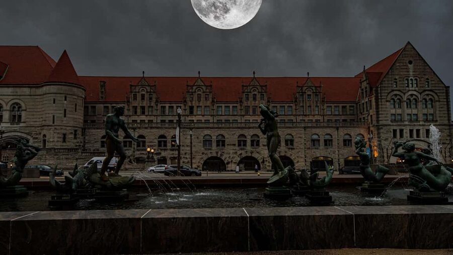 St. Louis Ghost Tour: Sinister Sins & Shadows - Where You Meet: Soldiers Memorial Military Museum and a Lantern
