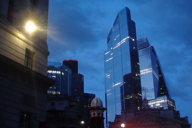 The Fading Light London Ghost Walk - Old Bailey and Amen Court: Newgate prison lore and the Black Dog