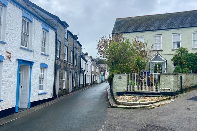 The Ghost Walk Padstow - Tour of Cornwall’s Myths and Legends - What the guide style does for you on a cold night