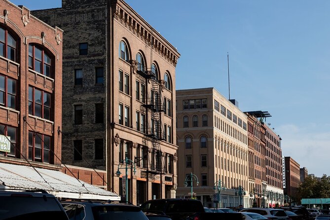 The Original Milwaukee Ghost Walk - Third Ward - Guides and storytelling style: what you should expect from the experience