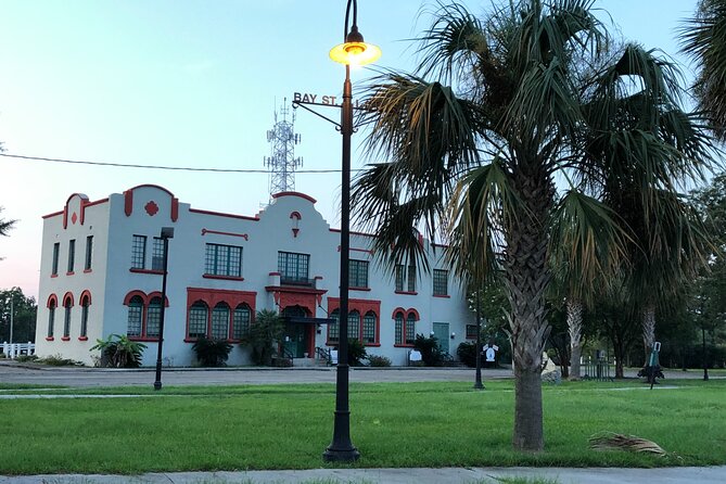 The Spirit Ghost Walking Tour - Stop 4: Hancock County Court House Ghost Tales