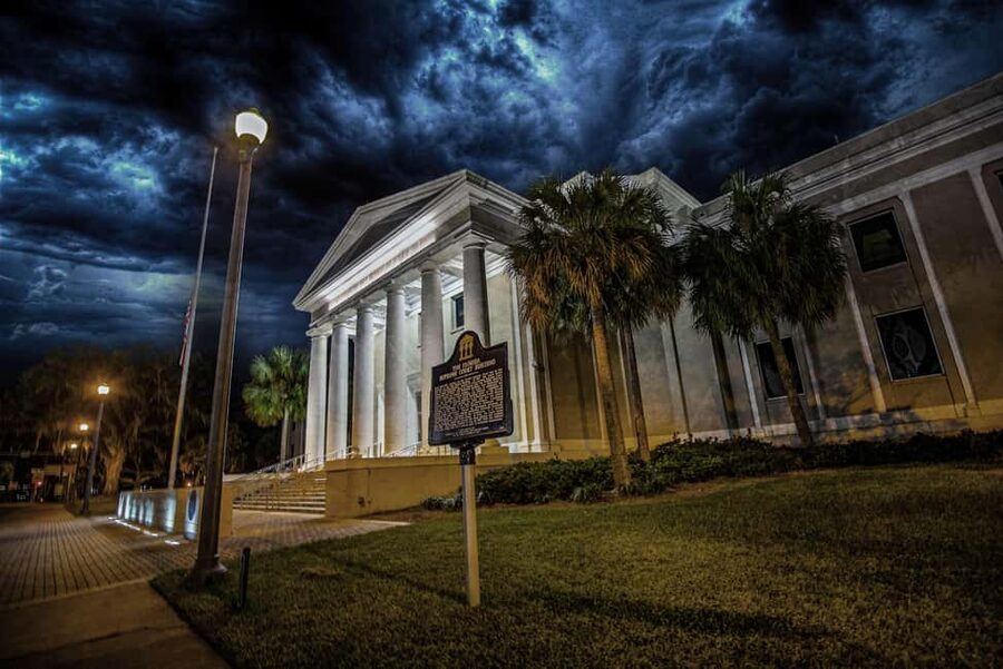 Treacherous Tallahassee Ghost Tours - The cemetery moment: a calmer mood inside the dark theme