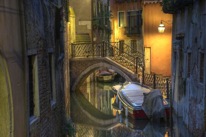 Venice Ghost Stories, Legends and Anecdotes Tour - Sotoportego e Corte Nova: a casino corner with secret doors