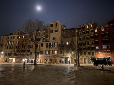 Venice Ghost Tour: Haunted Palaces & Secret Canals - How to make the walk easier on your feet and brain