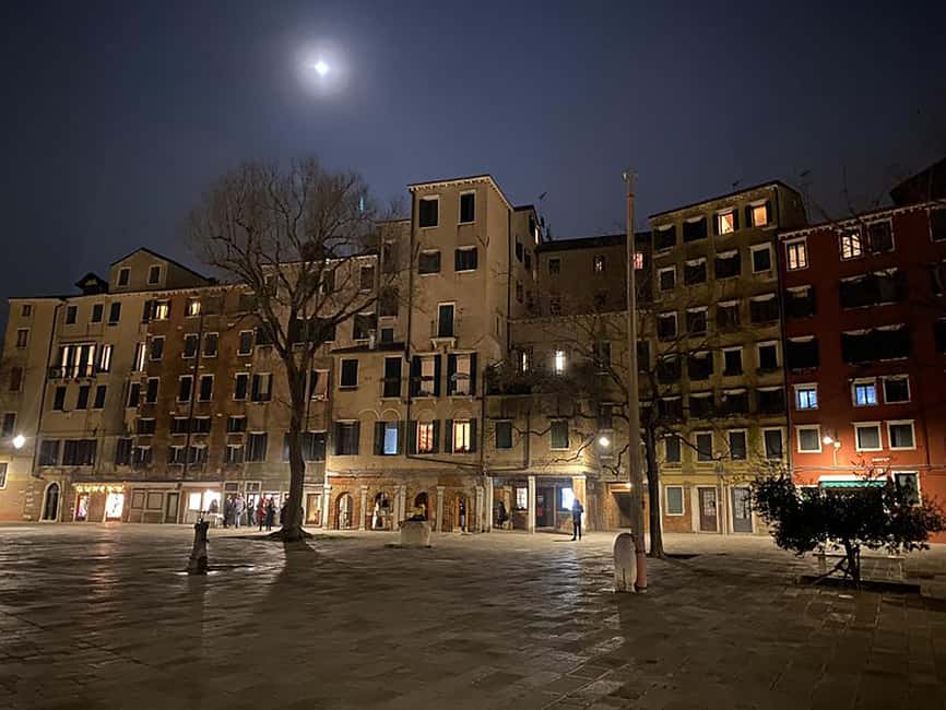 Venice Ghost Tour: Haunted Palaces & Secret Canals - How to make the walk easier on your feet and brain