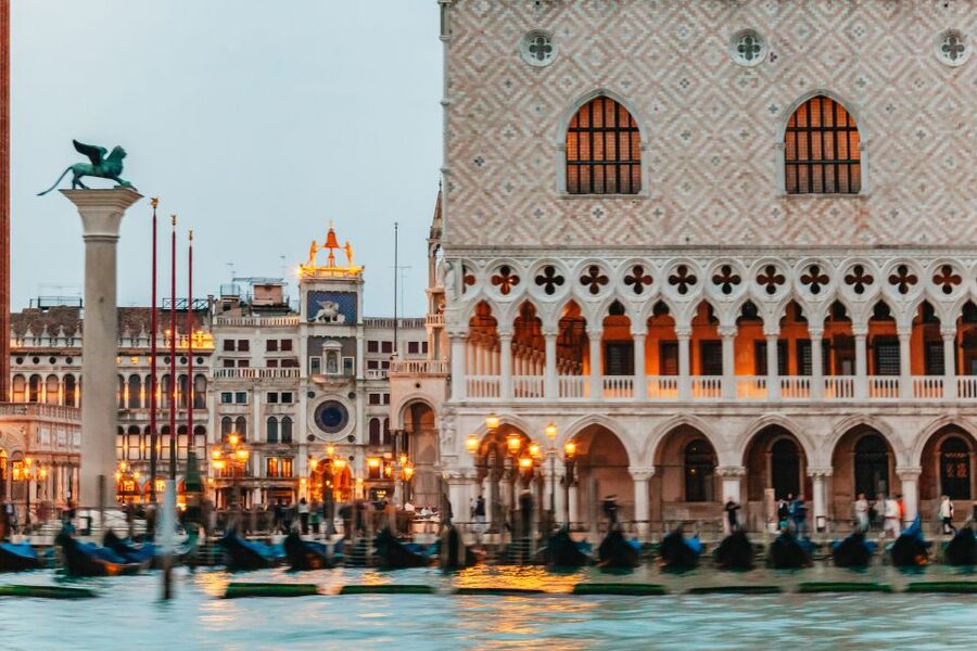 Venice: The Ghost & Legends Walking Tour - Pacing, comfort, and what you should wear