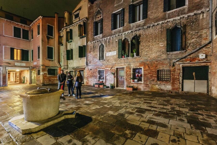 Venice: The Ghost & Legends Walking Tour - Lagoon legends: the unburied child story