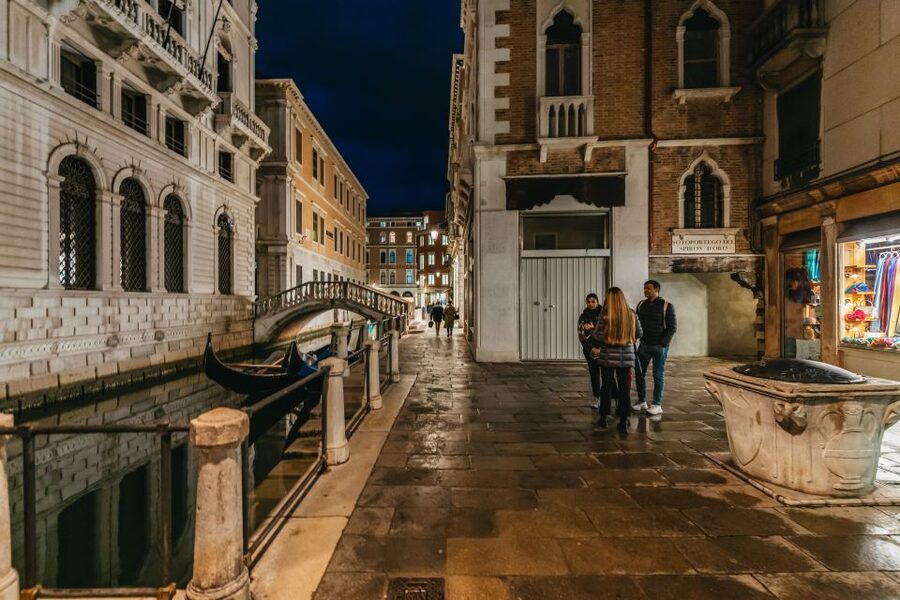 Venice: The Ghost & Legends Walking Tour - Cannaregio finish: shadows stretch longer
