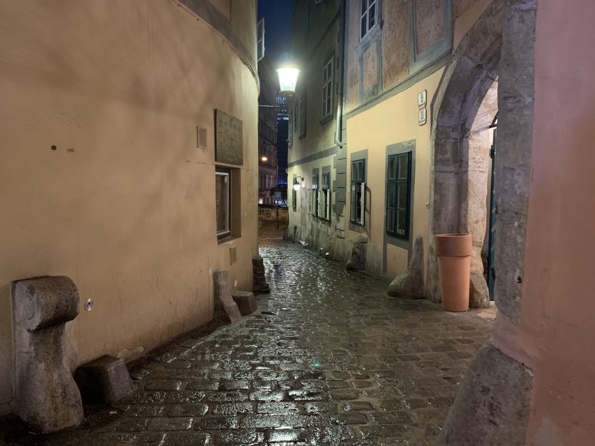 Vienna: Spooky Ghost Tour in English - The inner-city walk at night: cobblestones, backstreets, and “why this place feels eerie”
