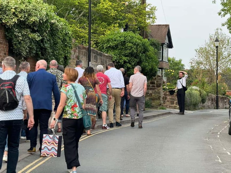 Warwick: Ghost, Crime & Murder Walking Tour - The short walks between stops: how you keep your bearings