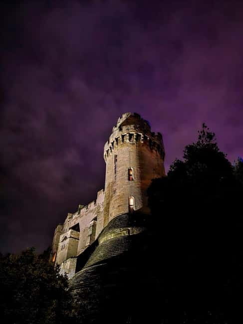 Warwick: Ghost, Crime & Murder Walking Tour - The first stop: Lord Leycester Hospital and opening the case
