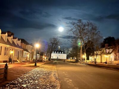 Williamsburg: Dead of Night Paranormal investigations Tour - Getting started at the Capitol benches (and why timing matters)