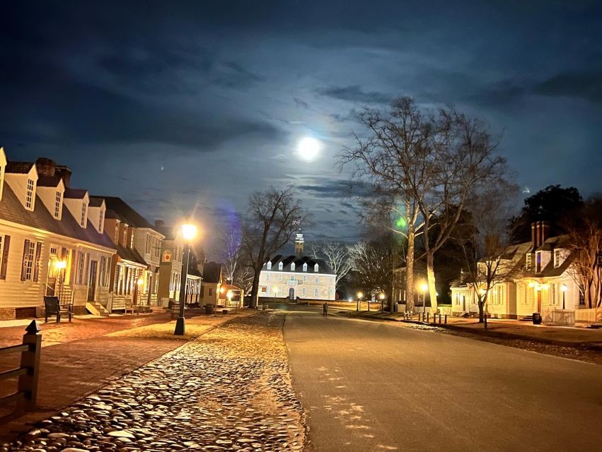 Williamsburg: Dead of Night Paranormal investigations Tour - Getting started at the Capitol benches (and why timing matters)